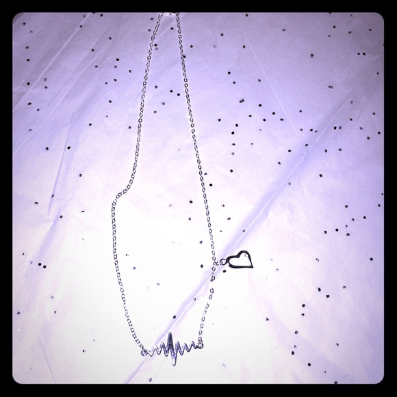 ❤️NWT. Heartbeat 💗 necklace. - Picture 2 of 4